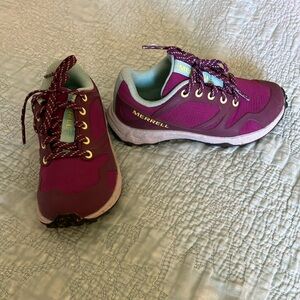 Kids Merrill hiking shoes size 10